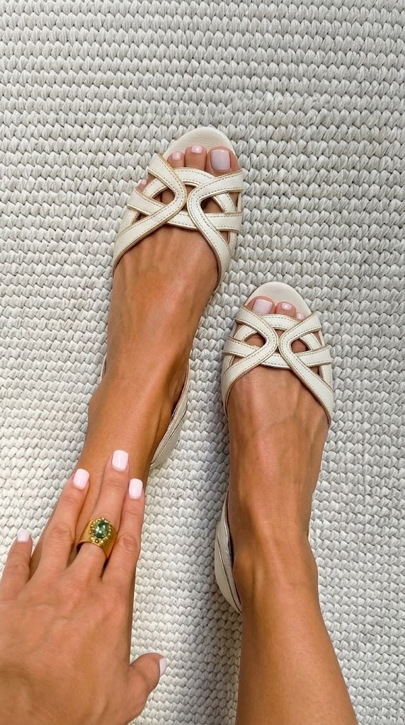 Camila - Sandálias Trançadas Creme Elegante