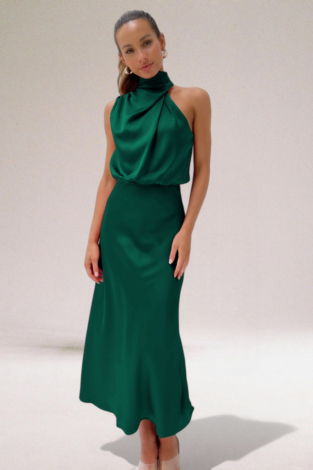 Flavia | Vestido de Mulher Halter de Cetim Glamouroso