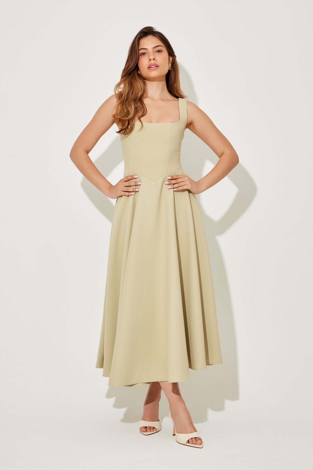 Amelia™ | Vestido midi fluido e atemporal