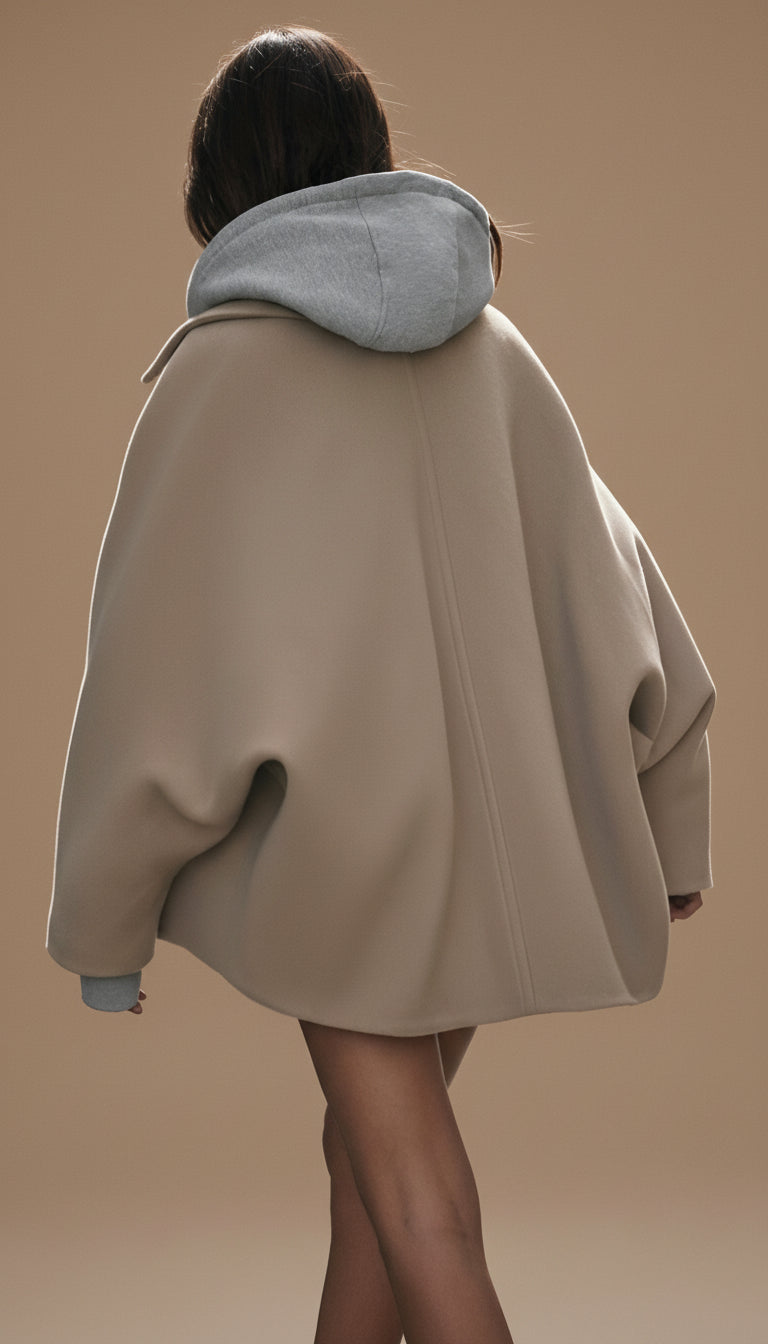 Matilde | Casaco Curto Trespassado – Elegância e Conforto Intemporal