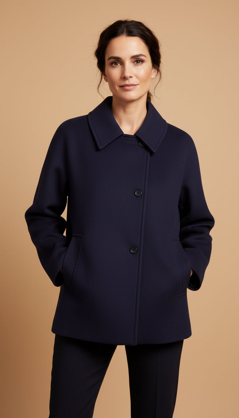 Matilde | Casaco Curto Trespassado – Elegância e Conforto Intemporal