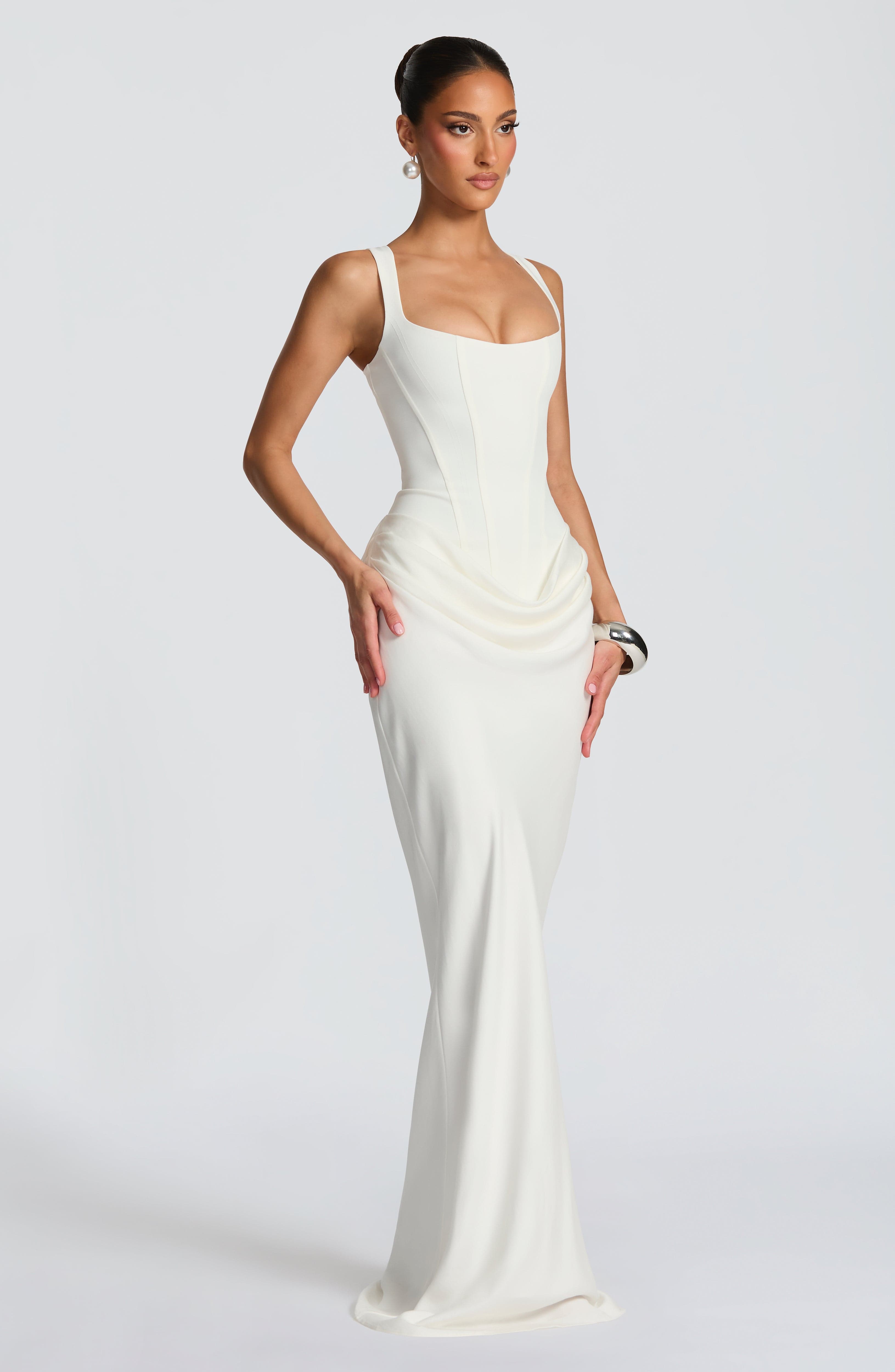 Leonor ❘ Vestido maxi com decote quadrado