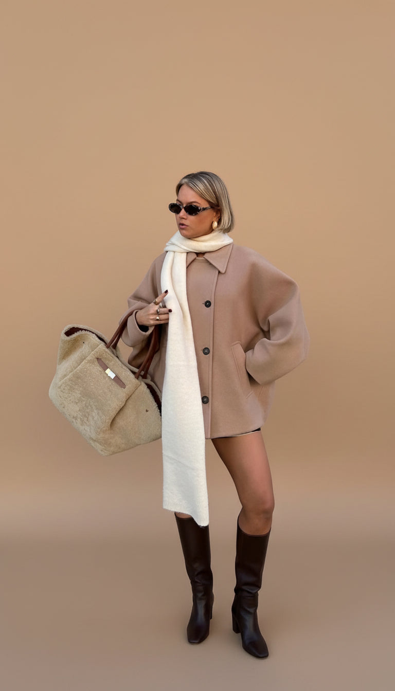 Matilde | Casaco Curto Trespassado – Elegância e Conforto Intemporal